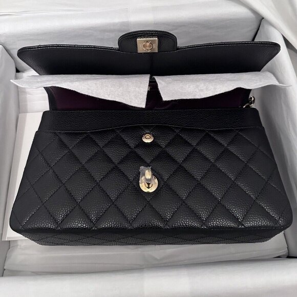 CHANEL Double Flap Classic Jumbo Caviar Gold hardware - Picture 5 of 16